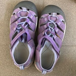 Keen girls sz 3 water hiking shoes washable purple gray like new velcro straps